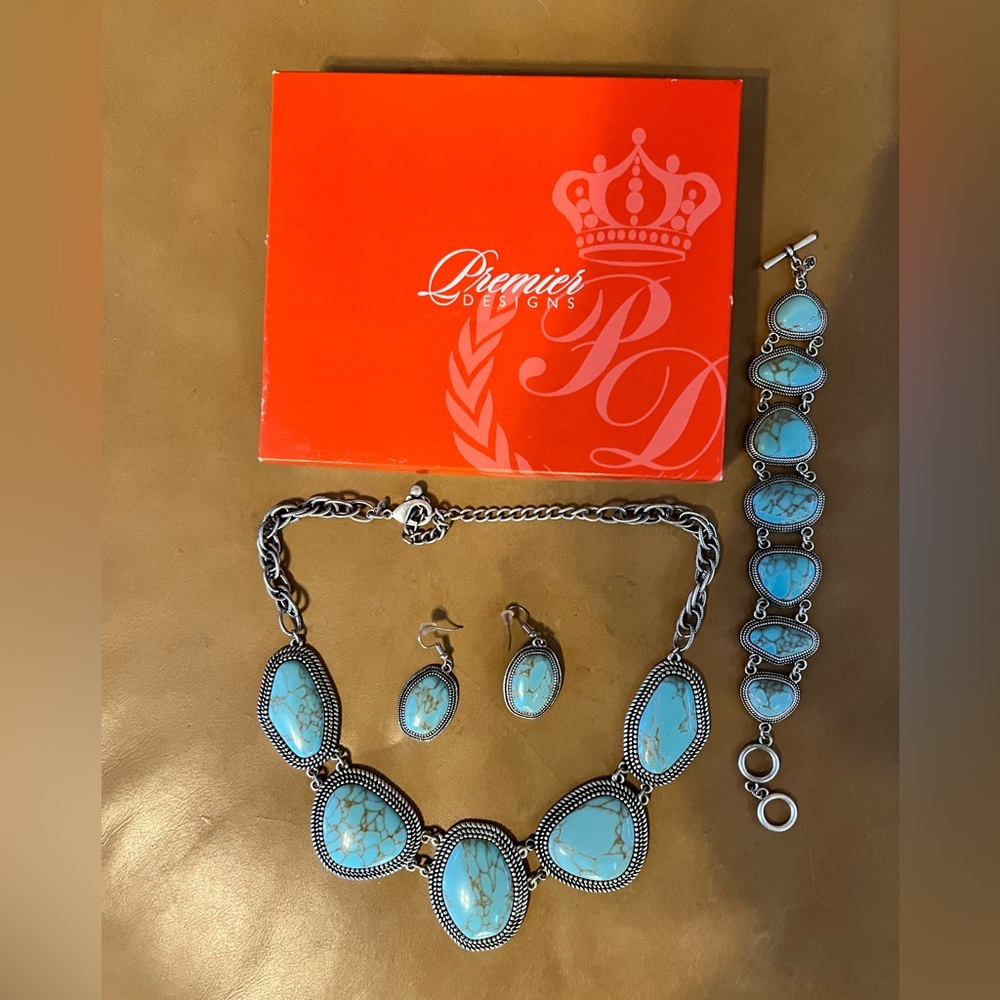 Premier Designs Silver and Turquoise Necklace Bracelet Earrings Set - REVERSIBLE